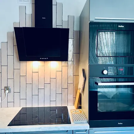 Kolobrzeska Prl With Modern Touch Apartment