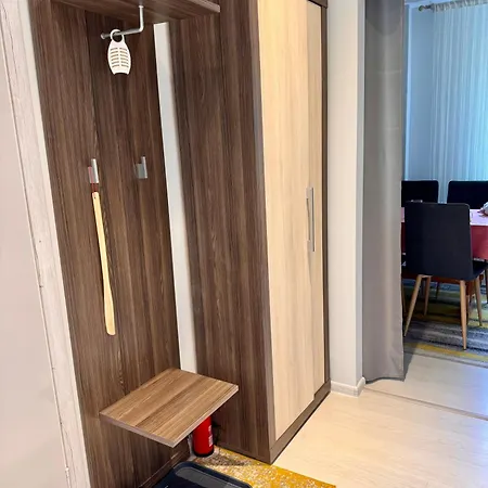 Kolobrzeska Prl With Modern Touch Apartment