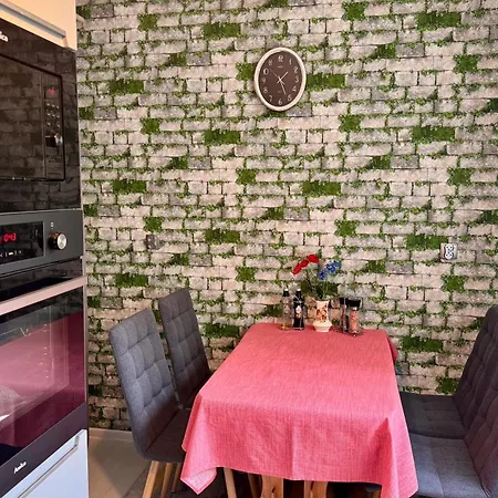 Kolobrzeska Prl With Modern Touch Apartment